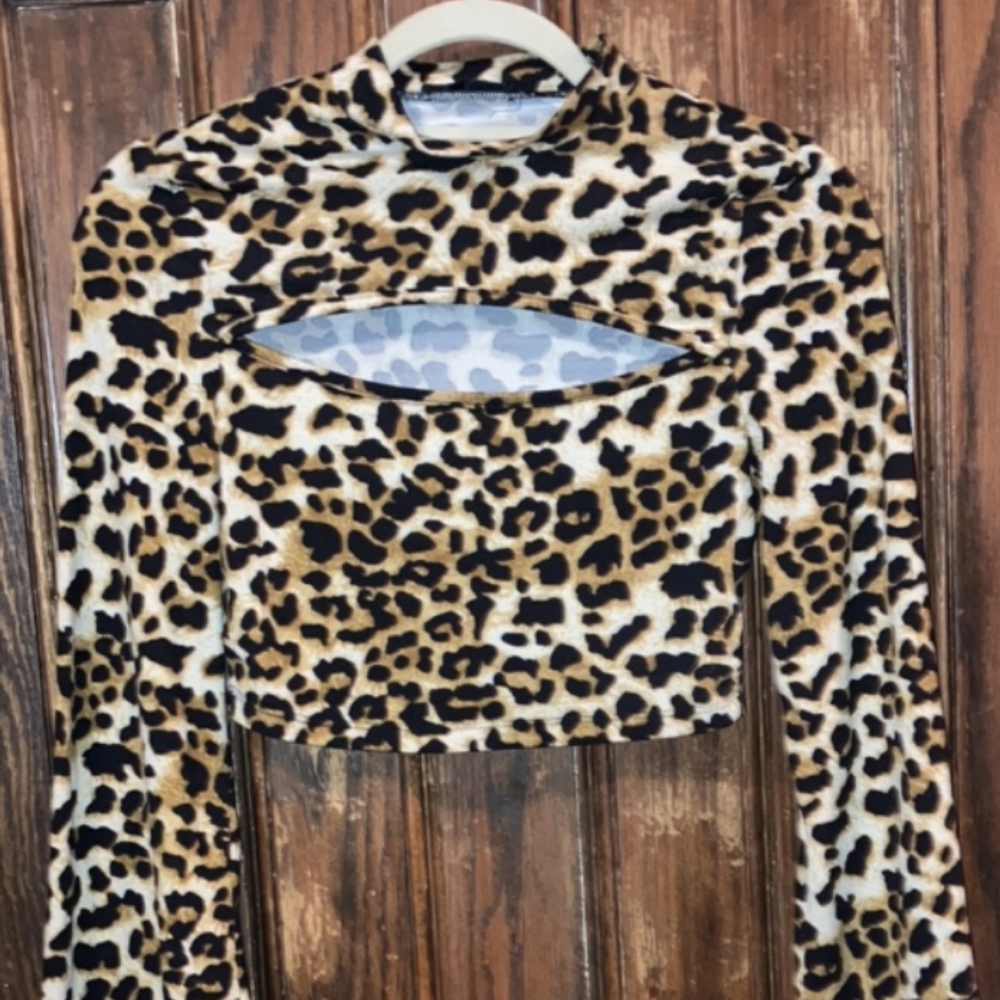 2/$25 SHEIN Leopard print sexy cut-out crop with bell sleeves